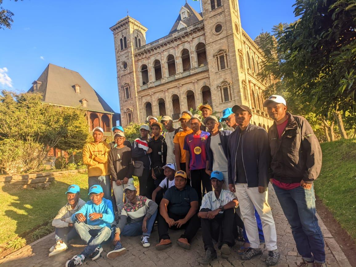 Photo de groupe avec les encadreurs